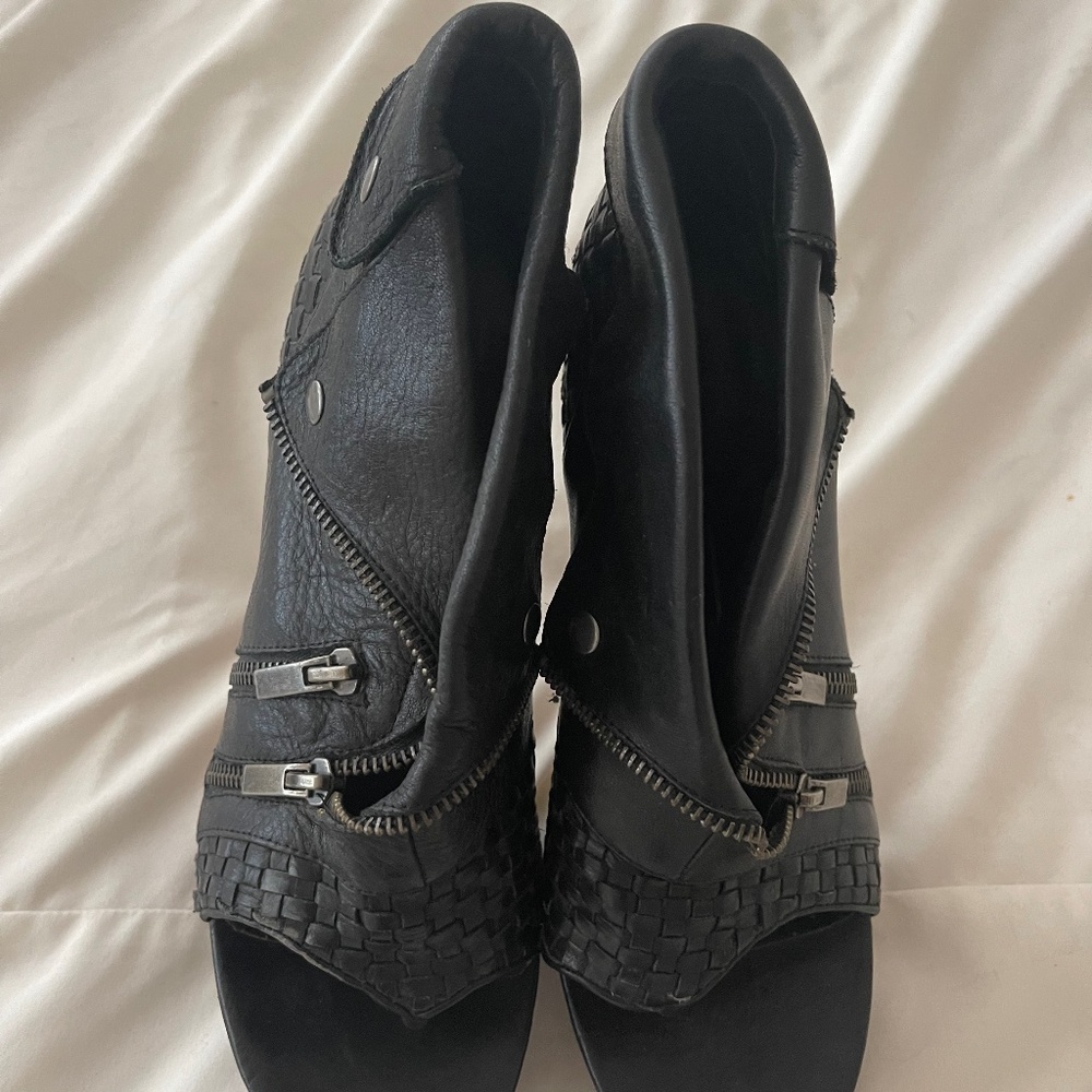 Dolce vita leather zippered heel